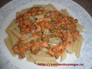 рецепт Тоненькие макарончики с соусом на водке