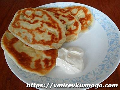 жареные пирожки на сковороде