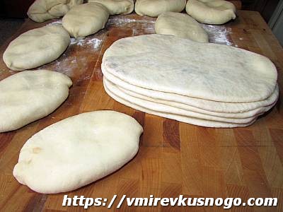 жареные пирожки на сковороде