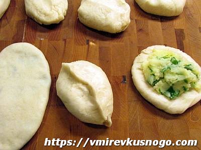 жареные пирожки на сковороде