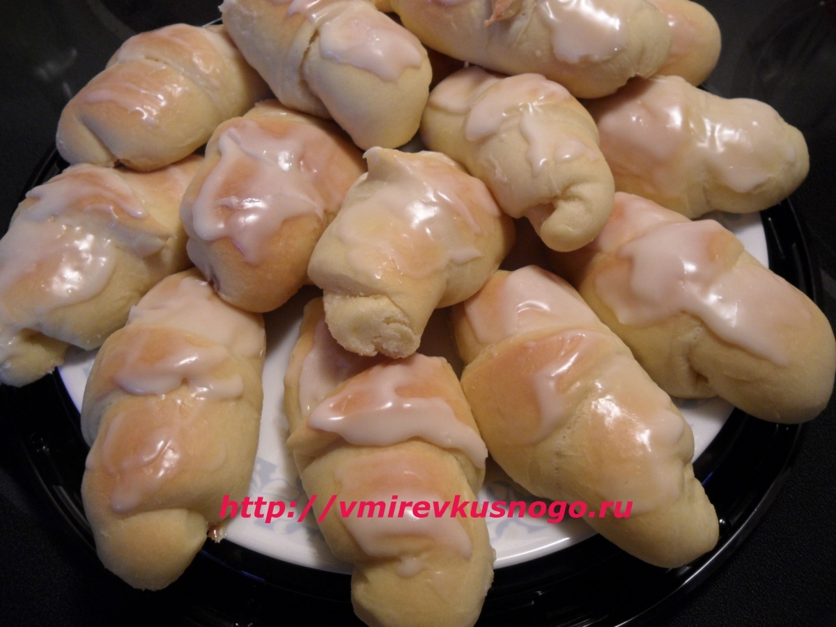 Дрожжевые рогалики с начинкой