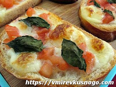 брускетта  с помидорами