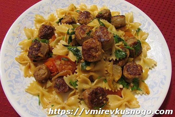 Паста с сосисками из индюшки