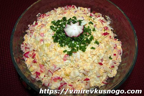 Крабовый салат с редисом