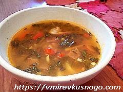 зеленый борщ с яйцом