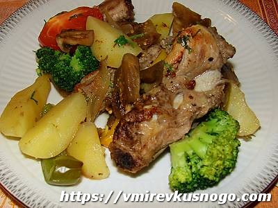 Свиные ребрышки с овощами свиные ребрышки с картошкой и овощами
