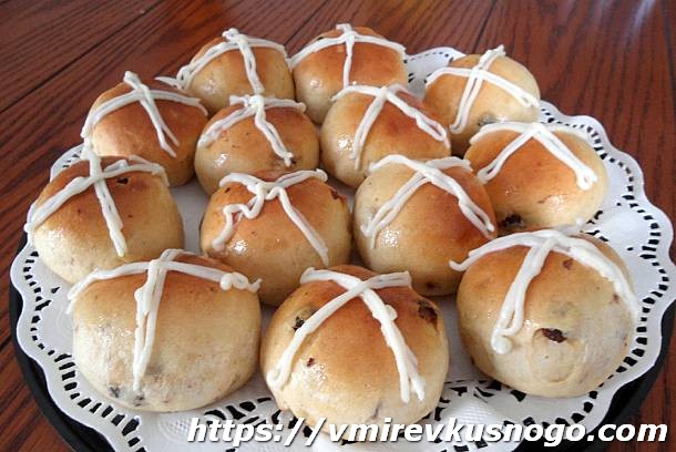 Горячие пасхальные булочки