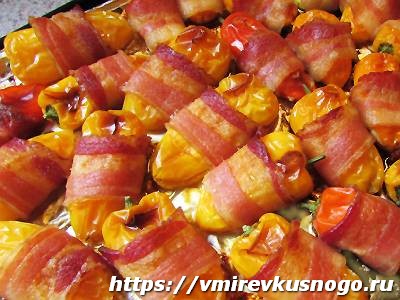 закуска из сладкого перца в беконе