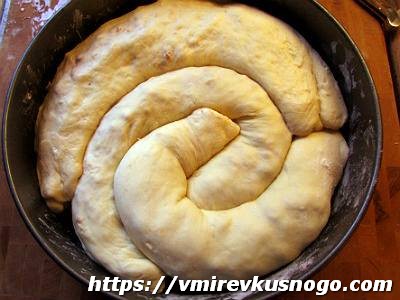 Пирог Турецкая почка перед выпечкой мясной пирог с фаршем