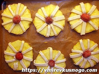 ананасы в слоеном тесте