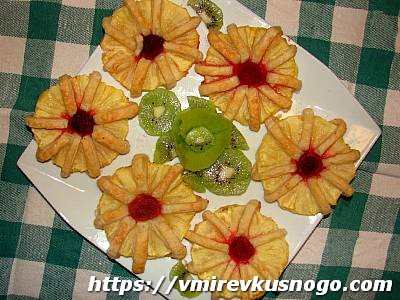 ананасы в слоеном тесте