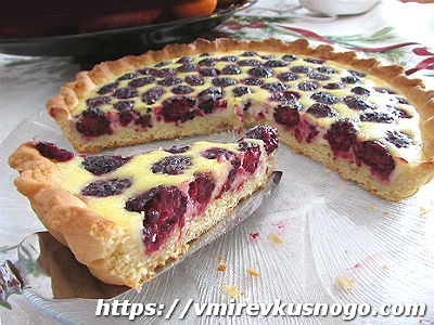 заливной пирог с ягодами