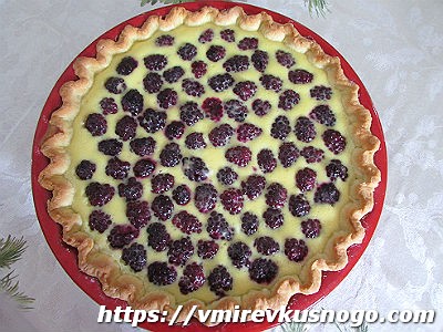 заливной пирог с ягодами