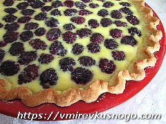 заливной пирог с ягодами