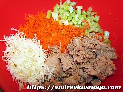 салат из консервированного тунца