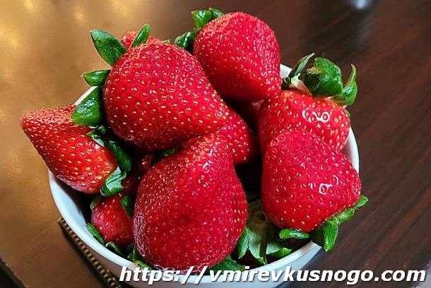 Выбираем клубнику и делаем запасы на зиму